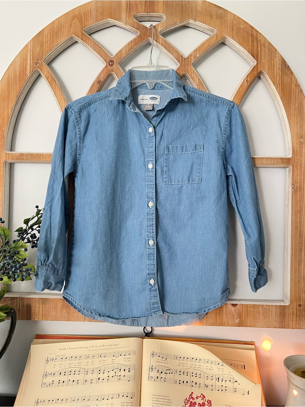 5/$20 SALE ❤️ Old Navy Light Blue Denim Button-Down Shirt for Kids